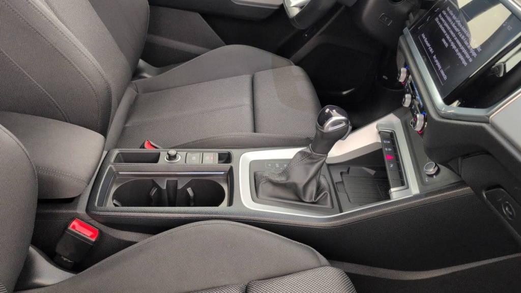 AUDI Q3 35 TDI 150 ch S tronic 7 Design - ref: 1-396318 - Photo 18