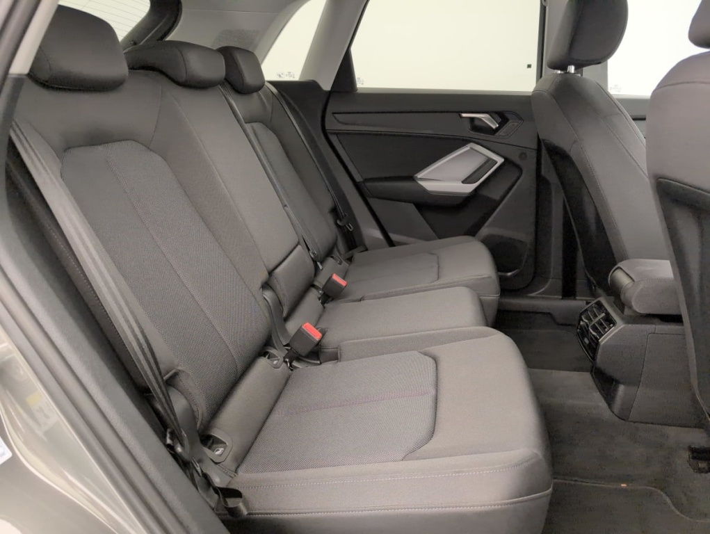 AUDI Q3 35 TDI 150 ch S tronic 7 Design - ref: 1-400898 - Photo 10