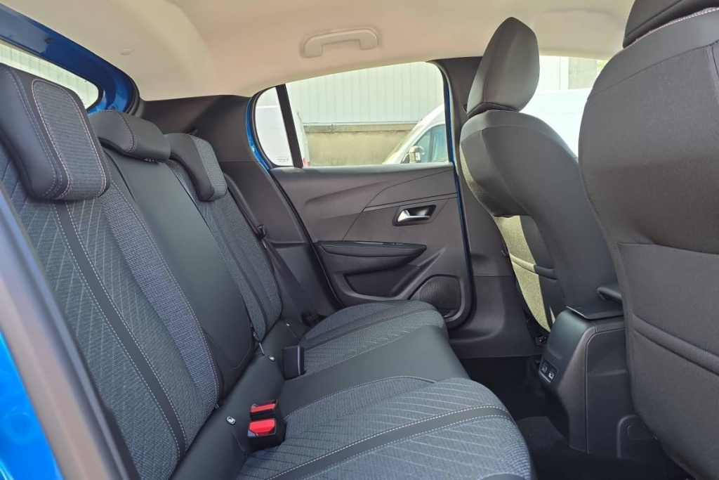 PEUGEOT 208 Hybrid 110 ch e-DCS6 Allure - ref: 1-404373 - Photo 10