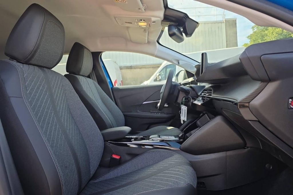 PEUGEOT 208 Hybrid 110 ch e-DCS6 Allure - ref: 1-404373 - Photo 9