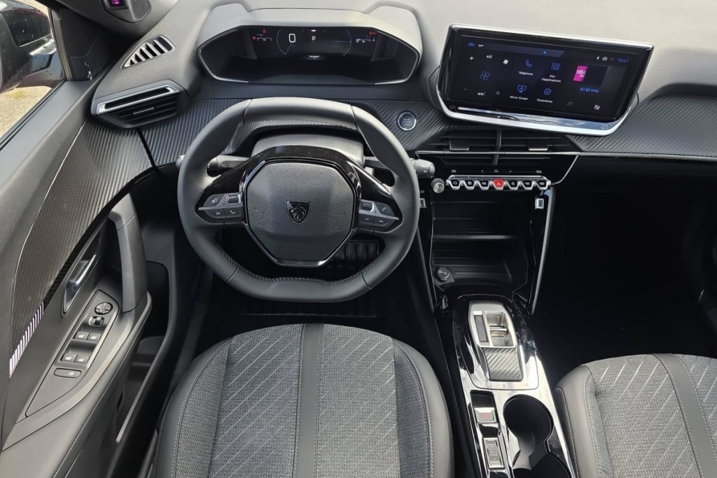 PEUGEOT 2008 Hybrid 145 e-DCS6 Allure - ref: 1-404423 - Photo 17