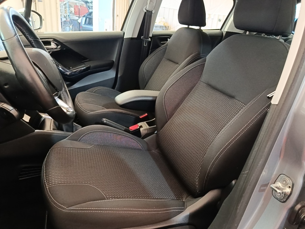 PEUGEOT 208 Puretech 82 ALLURE - ref: 13-4187758 - Photo 9