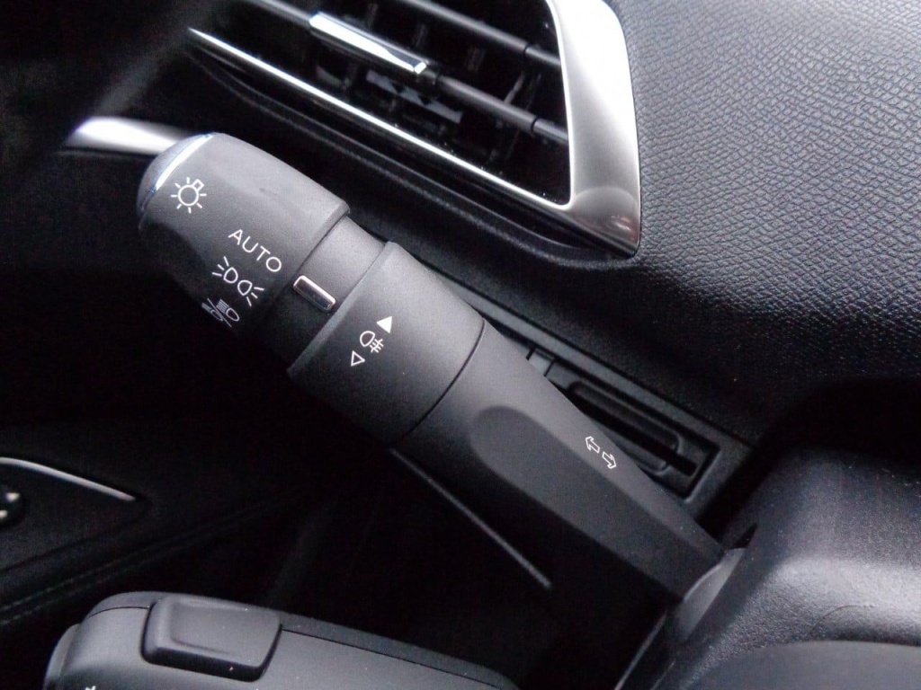 PEUGEOT 3008 1.2 PURETECH 130CH ALLURE PACK - ref: 2-675361 - Photo 3