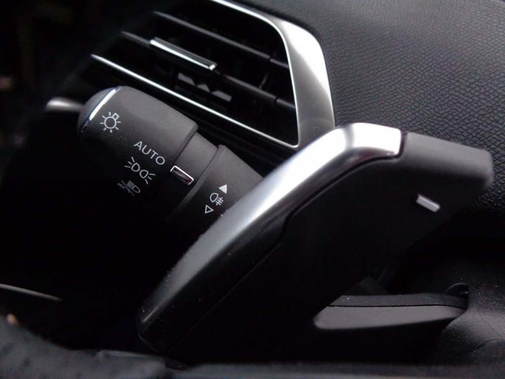 PEUGEOT 3008 1.2 PURETECH 130CH EAT8 GT - ref: 2-676626 - Photo 3