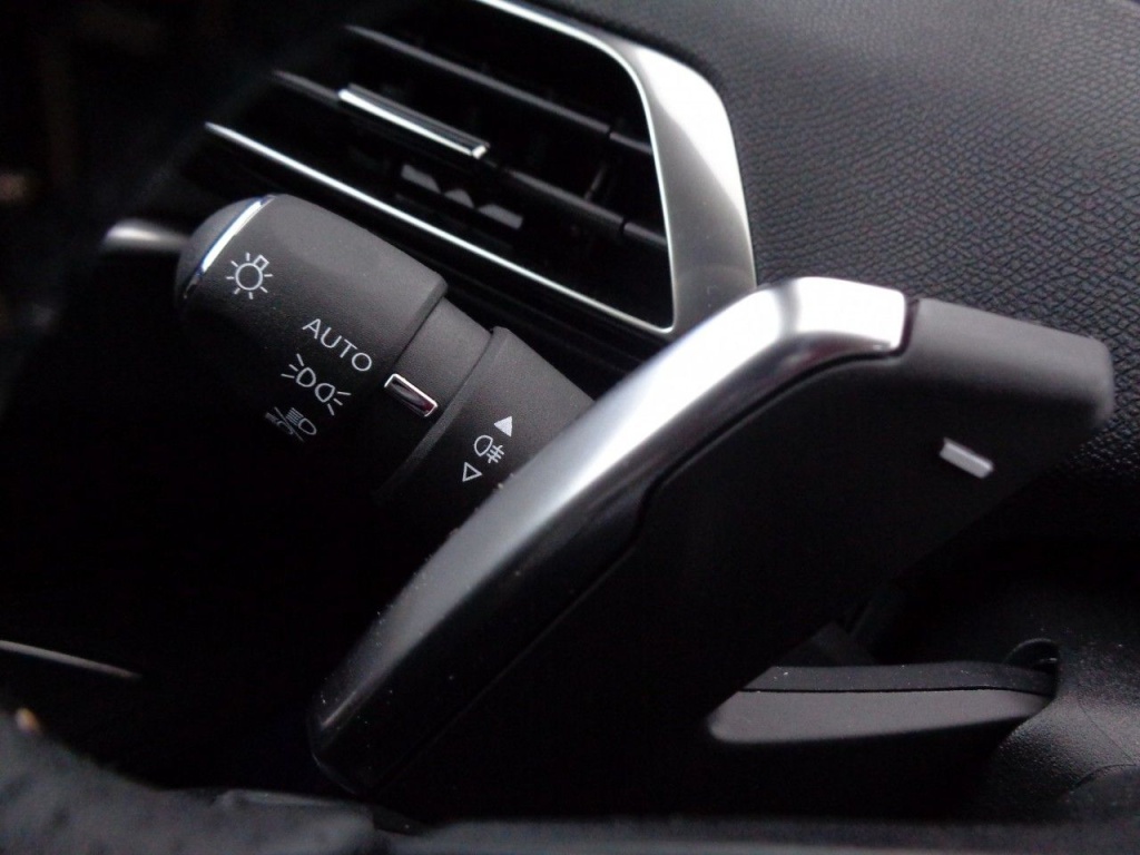 PEUGEOT 3008 1.2 PURETECH 130CH EAT8 GT - ref: 2-676628 - Photo 3