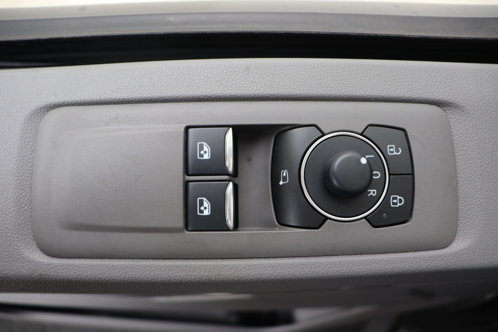 VOLKSWAGEN Transporter T7 Double cabine 3500 mm 2,0 TDI 170 hp Aut. - ref: 7-37792 - Photo 17