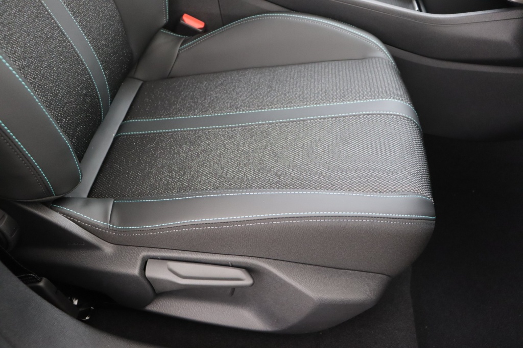 PEUGEOT 408 Allure 58 kWh Electric 214 hp Auto    - ref: 7-45787 - Photo 15