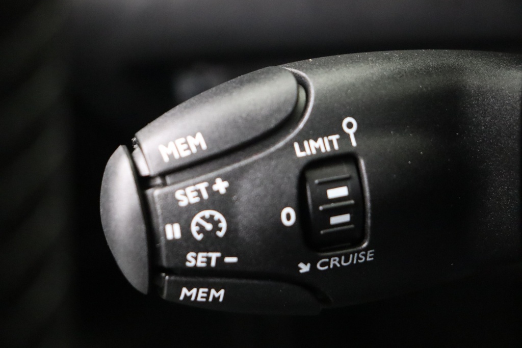 PEUGEOT 2008 Allure Hybrid 145 hp e-DSC6    - ref: 7-47727 - Photo 19
