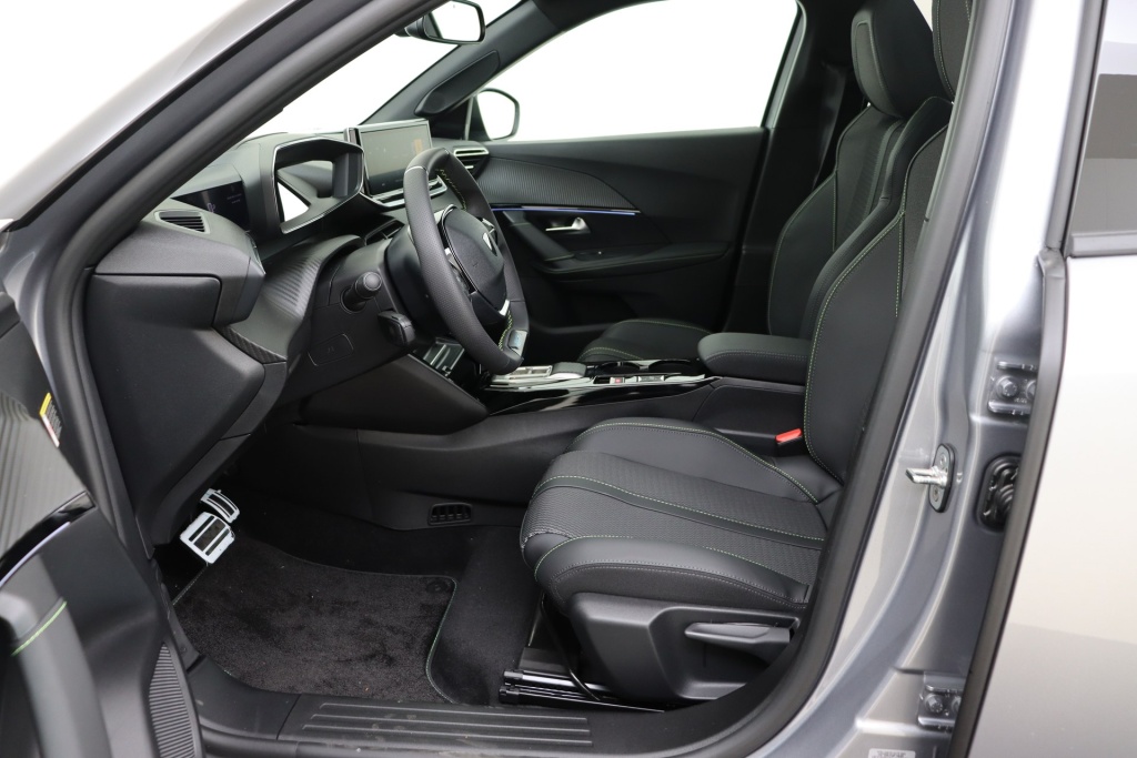 PEUGEOT 2008 GT Hybrid 145 hp e-DSC6 - ref: 7-51060 - Photo 13