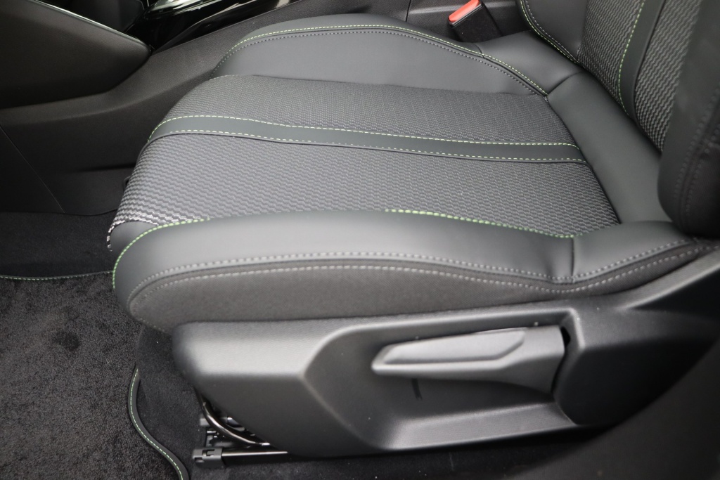 PEUGEOT 2008 GT Hybrid 145 hp e-DSC6 - ref: 7-51099 - Photo 14