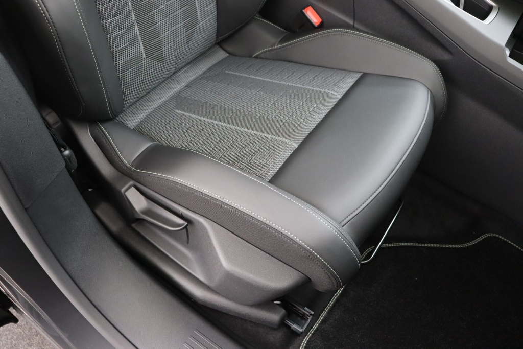 PEUGEOT 5008 GT Hybrid 145 hp e-DSC6 - ref: 7-51247 - Photo 16