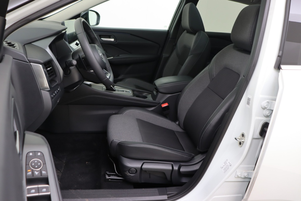 NISSAN Qashqai N-Connecta Winter Comfort + PANO + 2 Tone 1.3 DIG-T MHEV 158 hp Xtronic 2WD - ref: 7-56059 - Photo 13