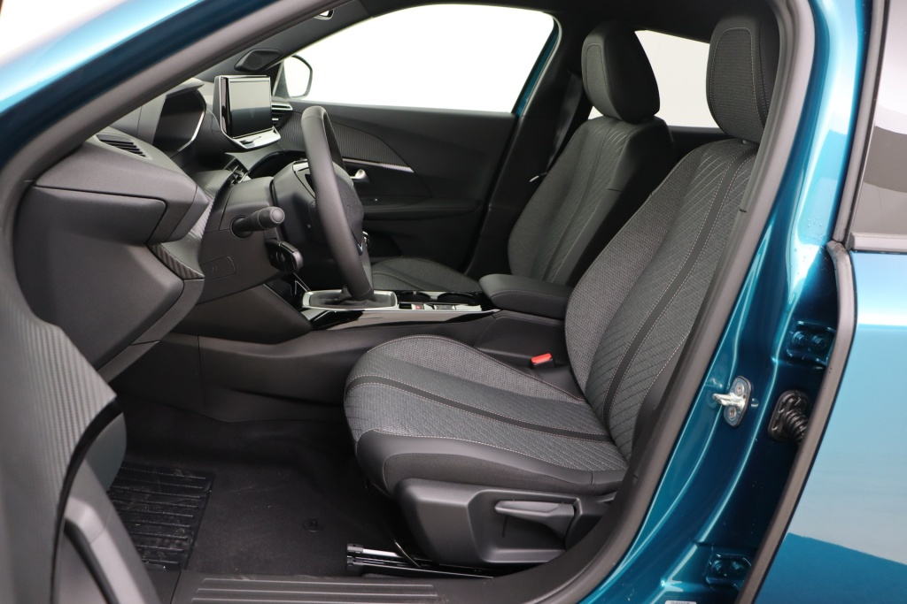 PEUGEOT 2008 Allure  1.2 Turbo 100 hp Man. 6    - ref: 7-56289 - Photo 12