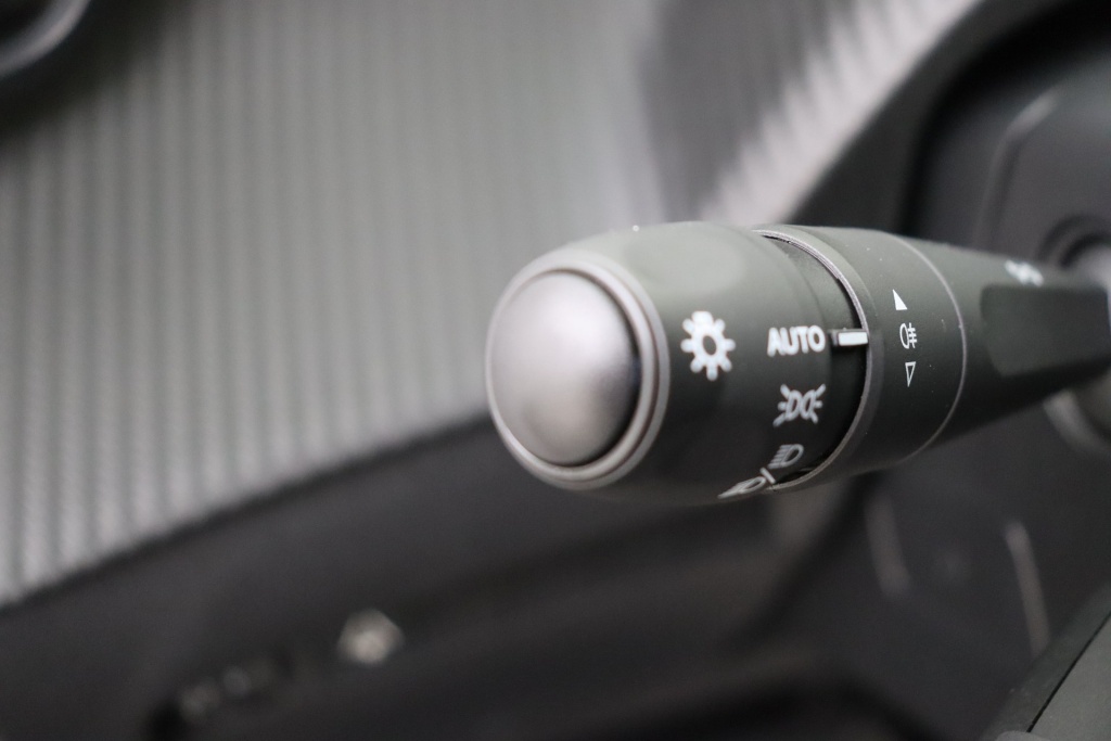 PEUGEOT 2008 Allure Hybrid 145 hp e-DSC6 - ref: 7-56891 - Photo 18
