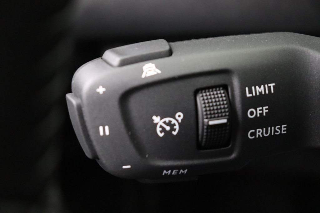 PEUGEOT 2008 Allure Hybrid 145 hp e-DSC6 - ref: 7-56891 - Photo 19