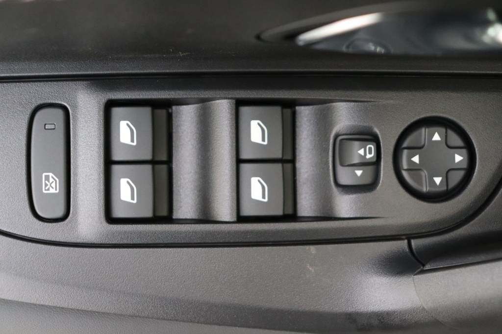 PEUGEOT 2008 Allure Hybrid 145 hp e-DSC6 - ref: 7-56909 - Photo 17