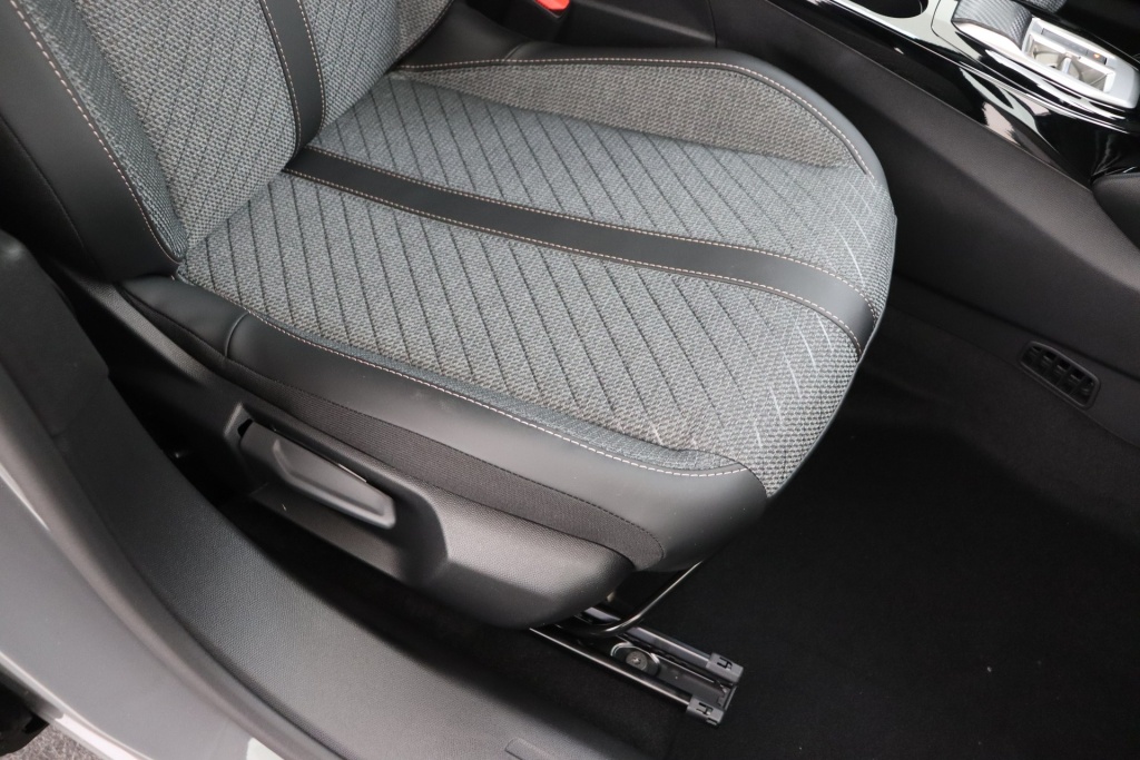 PEUGEOT 2008 Allure Hybrid 145 hp e-DSC6 - ref: 7-56921 - Photo 16