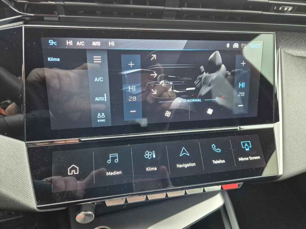 PEUGEOT 308 SW Allure SW 1.2 Gasoline 144hp - ref: 7-57052 - Photo 19