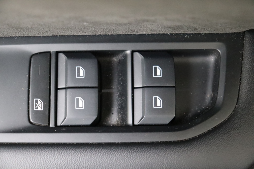 MG MG4 Luxury X-Power 64 kWh 6AT AWD - ref: 7-57912 - Photo 17