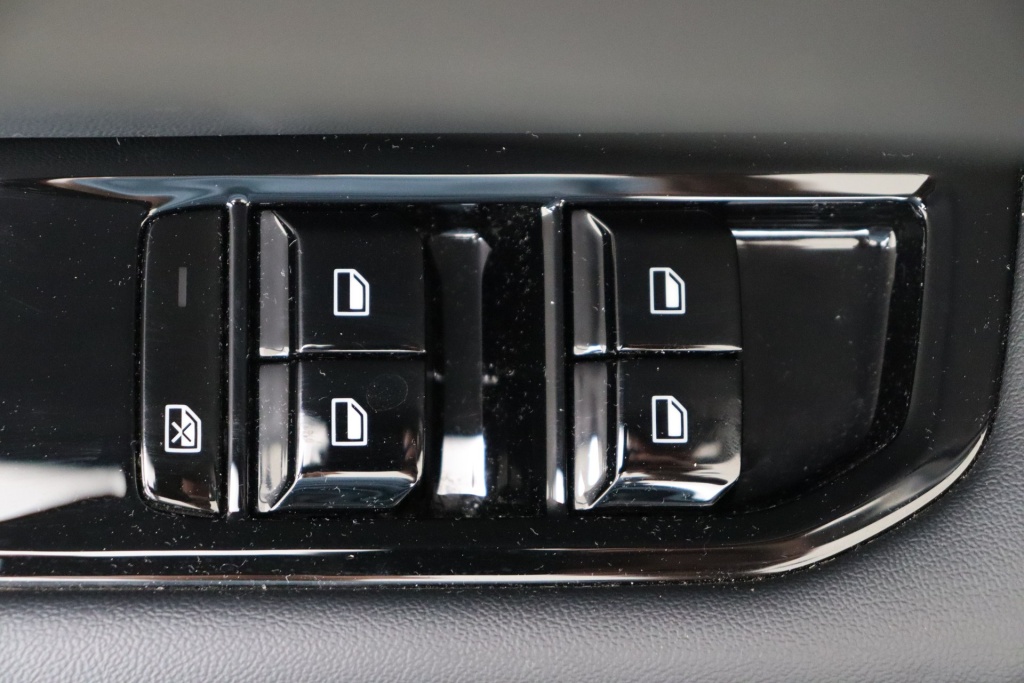 MG MG4 Luxury 64 kWh 204 hp - ref: 7-59384 - Photo 17