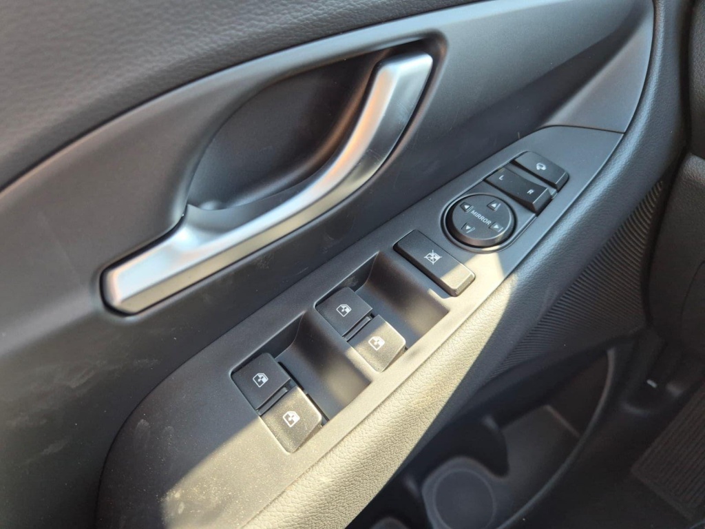 HYUNDAI i30 1.6 Gasoline 150hp - ref: 7-60717 - Photo 13