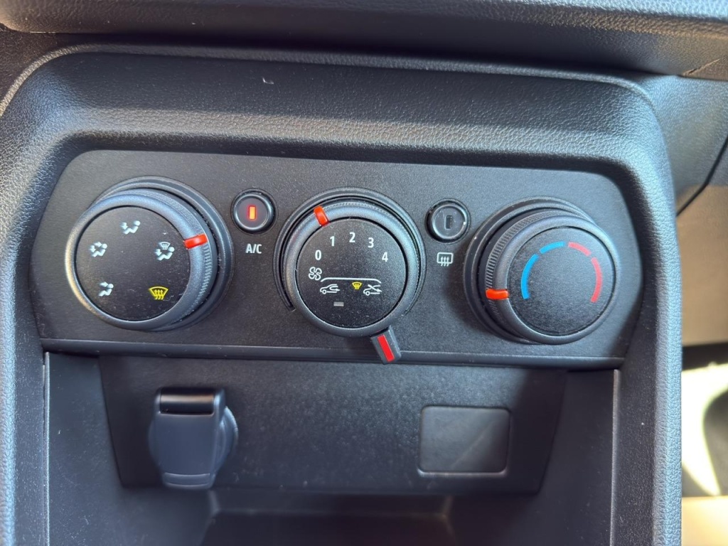 DACIA Sandero Expression 1.0 Gasoline 91hp - ref: 7-60793 - Photo 20