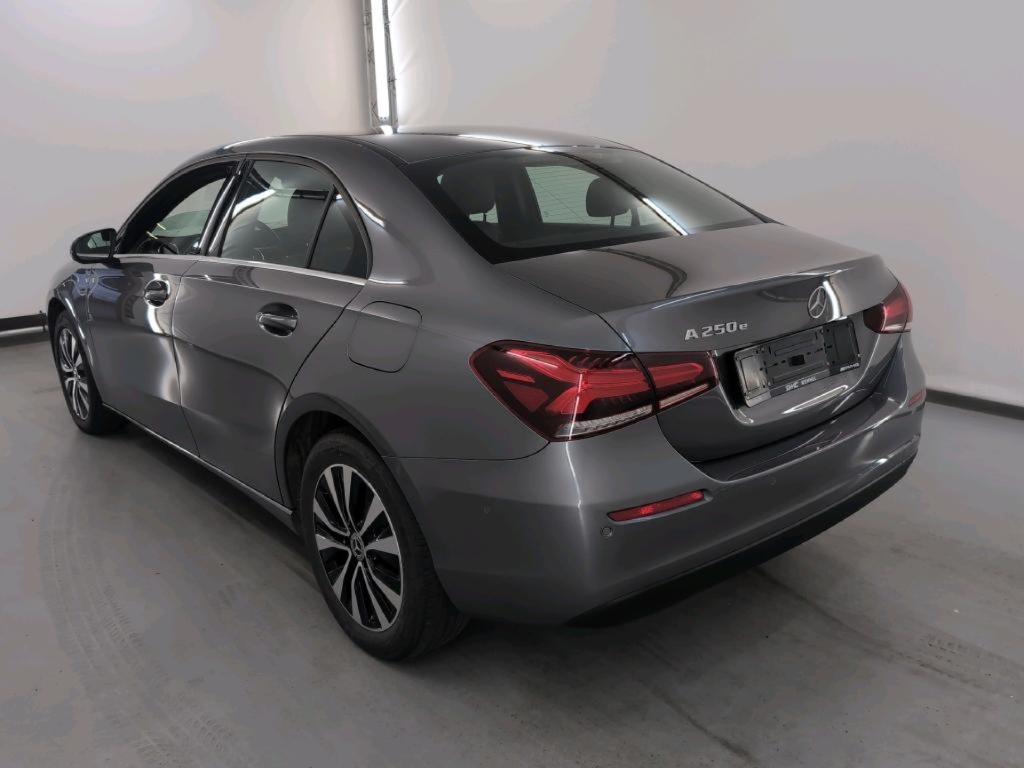 MERCEDES Classe A A 250 e Lim. Style (EURO 6d) 250 e - ref: 7-61878 - Photo 3