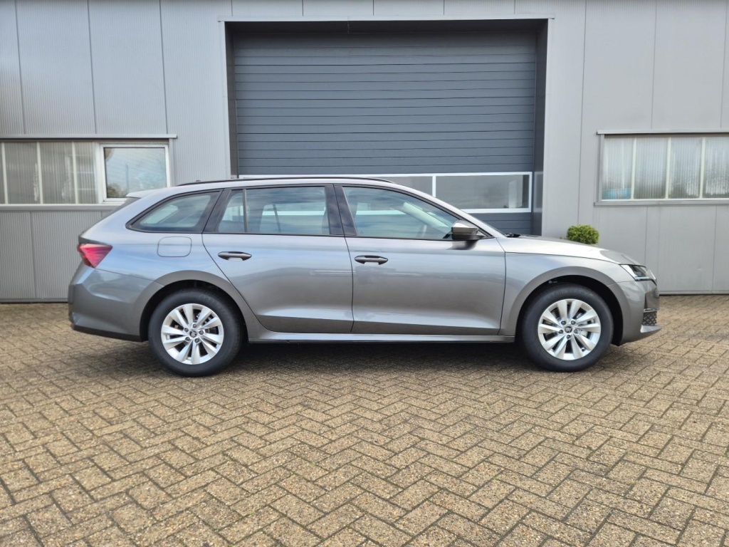 SKODA Octavia Combi 1.5 Gasoline 150hp DSG - ref: 7-61892 - Photo 6