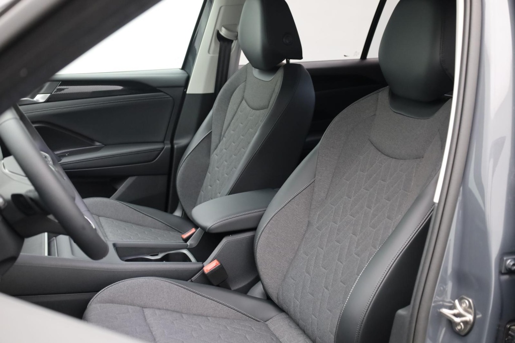VOLKSWAGEN Tiguan Life 1.5 Plug-in Hybrid Gasoline 204hp - ref: 7-63800 - Photo 19