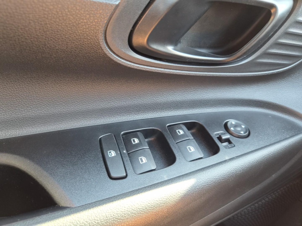 HYUNDAI i20 1.0 Gasoline 90hp - ref: 7-66550 - Photo 13
