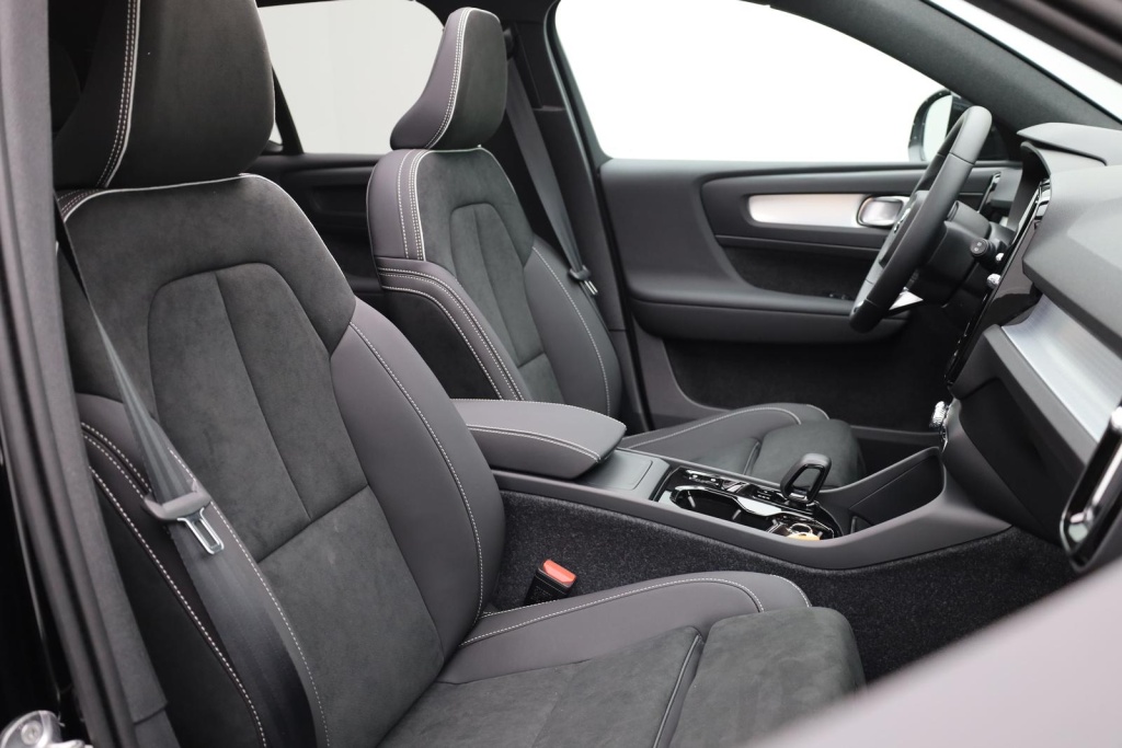 VOLVO XC40 Black Edition Plus 2.0 Gasoline 197hp - ref: 7-66583 - Photo 17