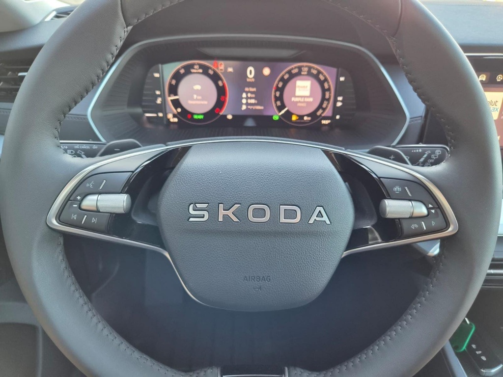SKODA Octavia Combi 1.5 Gasoline 150hp DSG - ref: 7-70103 - Photo 17