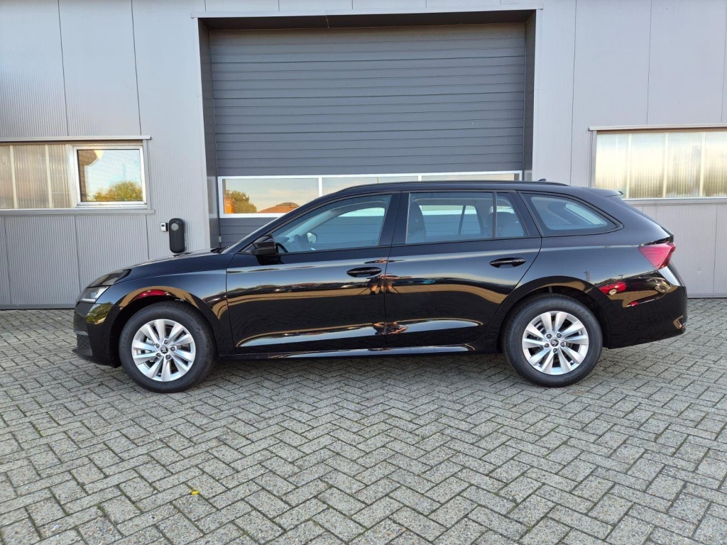 SKODA Octavia Combi 1.5 Gasoline 150hp DSG - ref: 7-70103 - Photo 2