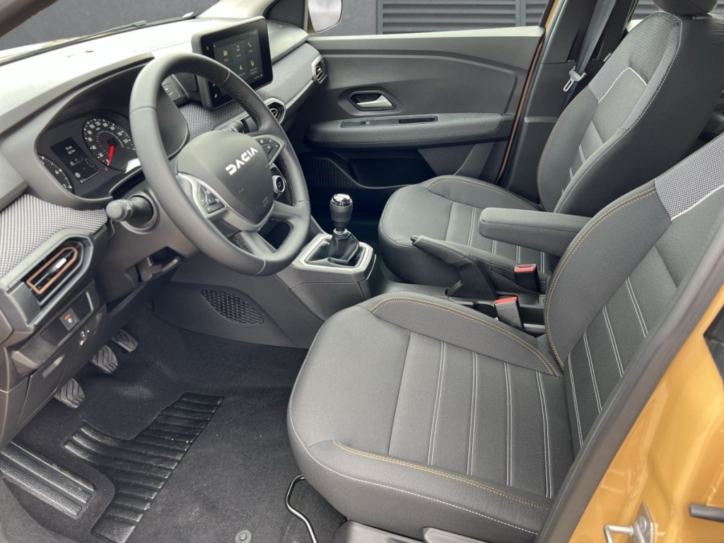 DACIA Sandero Expression 1.0 TCe 90 (67 kW) - ref: 7-70334 - Photo 4