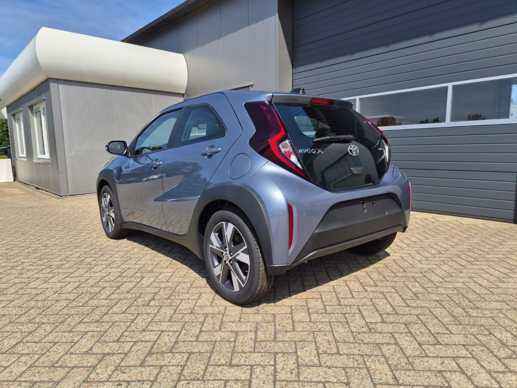 TOYOTA Aygo X X Pure 1.5 Hybrid Electric/Gasoline 116hp - ref: 7-72107 - Photo 3