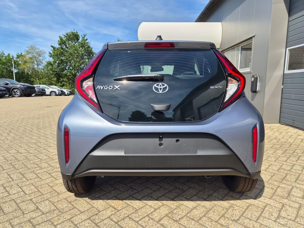TOYOTA Aygo X X Pure 1.5 Hybrid Electric/Gasoline 116hp - ref: 7-72107 - Photo 4