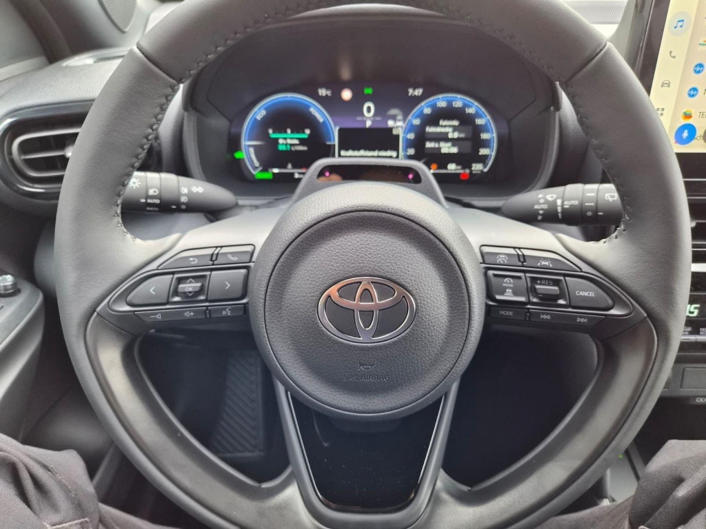 TOYOTA Yaris Style Cross 1.5 Hybrid Electric/Gasoline 131hp - ref: 7-73241 - Photo 17