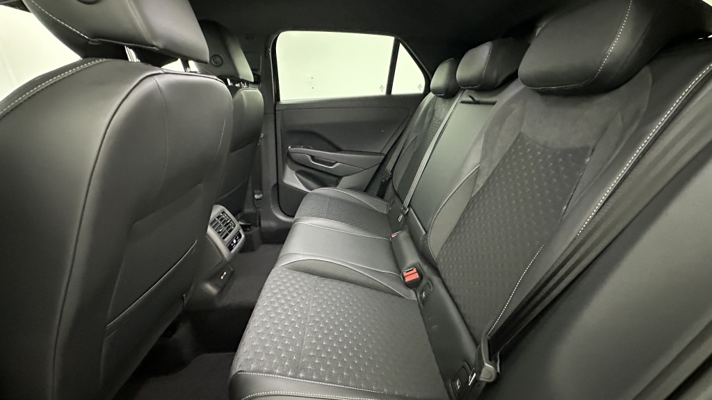 VOLKSWAGEN T-Roc 1.5 eTSI EVO2 Hybrid 150ch R-Line DSG7 - ref: 8-GLI00010016 - Photo 9