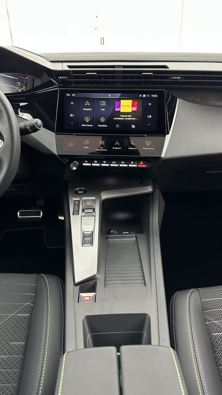 PEUGEOT 308 III(2) 1.2 Hybrid 145ch GT e-DCS6 - ref: 8-GLI00010349 - Photo 16