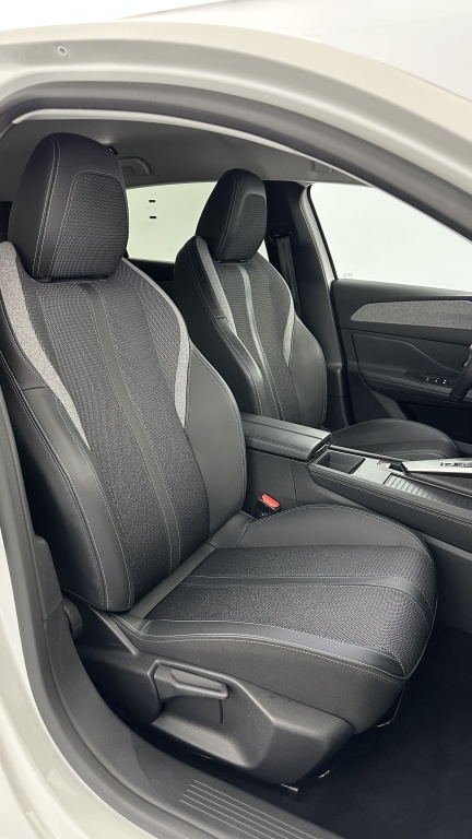 PEUGEOT 308 III 1.2 Puretech 130ch Allure Pack EAT8 - ref: 8-GLI00032092 - Photo 18