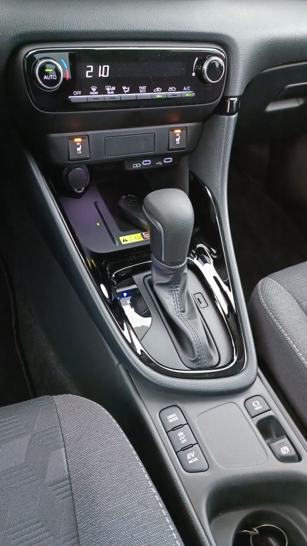 TOYOTA Yaris  IV Hybride 116ch Design e-CVT - ref: 8-GLI00035387 - Photo 18