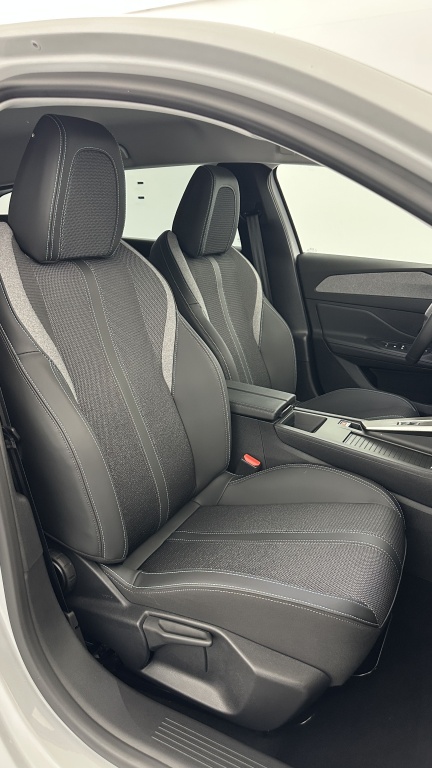 PEUGEOT 308 SW III 1.2 Hybrid 145ch Allure e-DCS6 - ref: 8-GLI00036214 - Photo 18