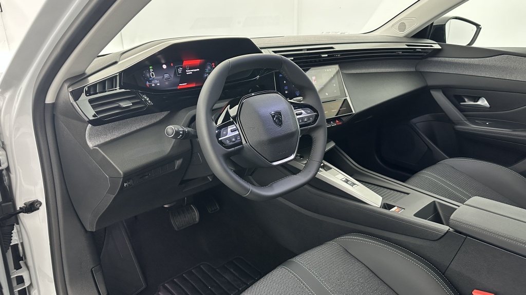 PEUGEOT 308 SW III 1.2 Hybrid 145ch Allure e-DCS6 - ref: 8-GLI00036214 - Photo 6