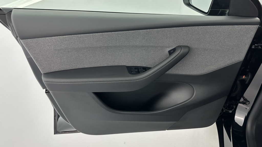 TESLA Model Y Standard Propulsion (534km) - ref: 8-GLI00043341 - Photo 13