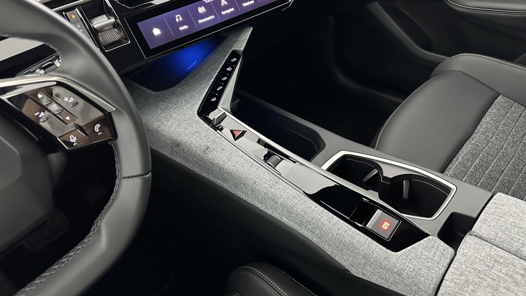 PEUGEOT 5008 III 1.2 Hybrid 145ch Allure e-DCS6 - ref: 8-GLI00044770 - Photo 18