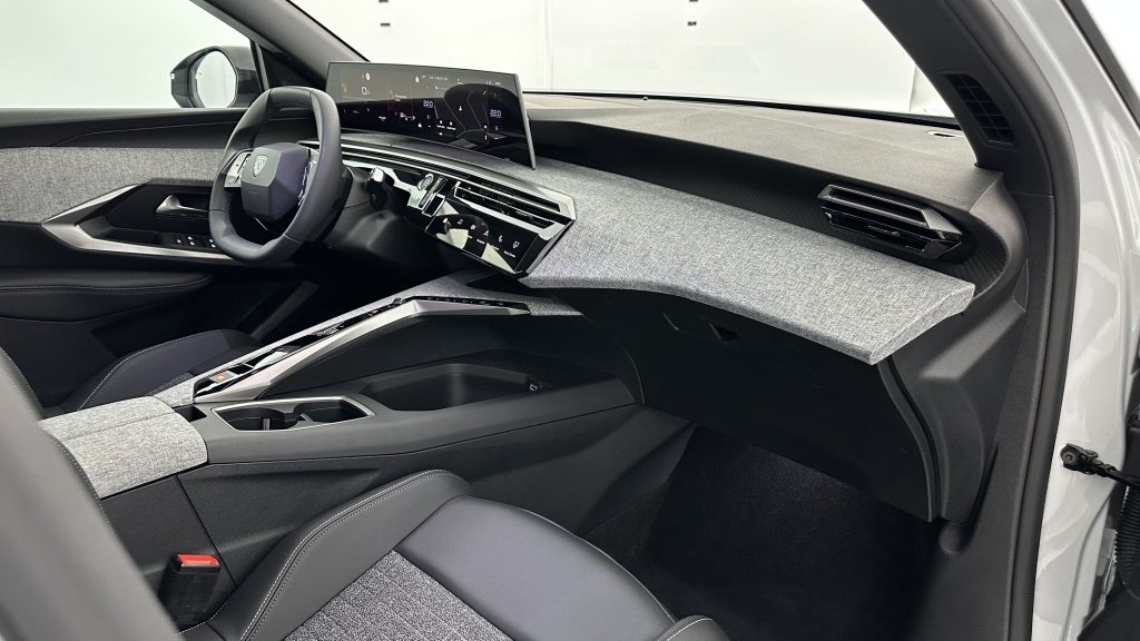 PEUGEOT 5008 III 1.2 Hybrid 145ch Allure e-DCS6 - ref: 8-GLI00044780 - Photo 8