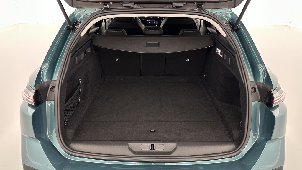 PEUGEOT 308 SW III 1.2 Hybrid 145ch Allure e-DCS6 - ref: 8-GLI00044798 - Photo 10