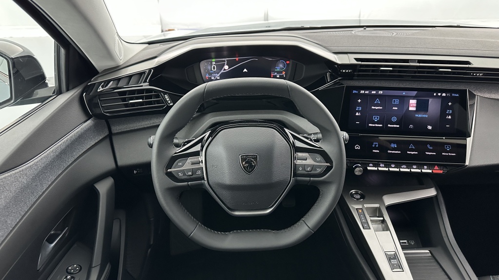 PEUGEOT 308 SW III 1.2 Hybrid 145ch Allure e-DCS6 - ref: 8-GLI00044798 - Photo 14