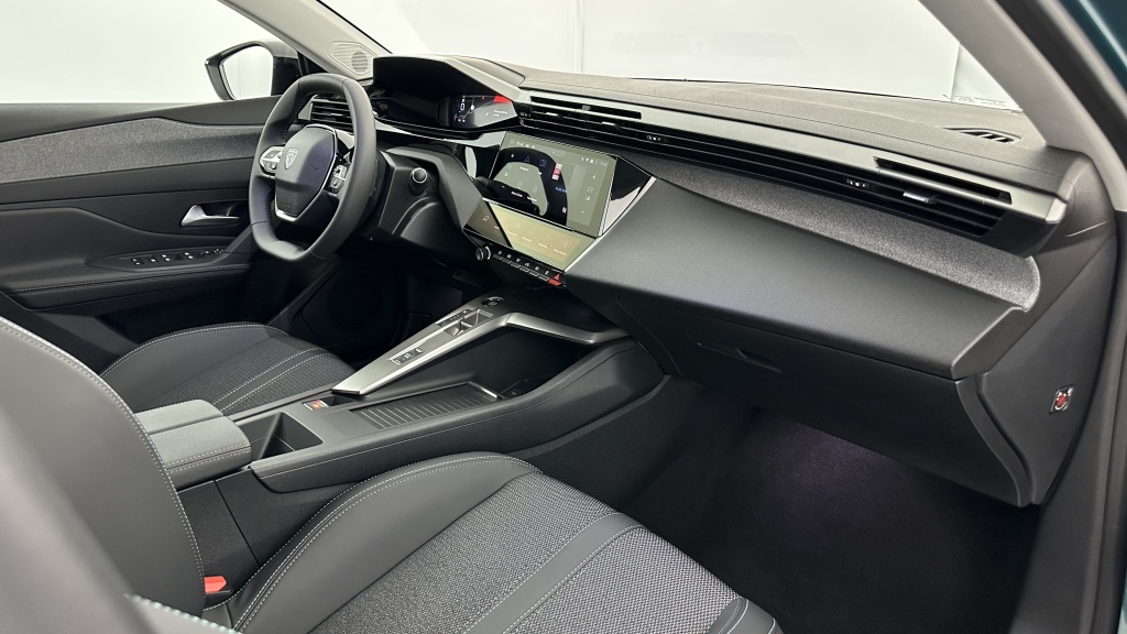PEUGEOT 308 SW III 1.2 Hybrid 145ch Allure e-DCS6 - ref: 8-GLI00044798 - Photo 8