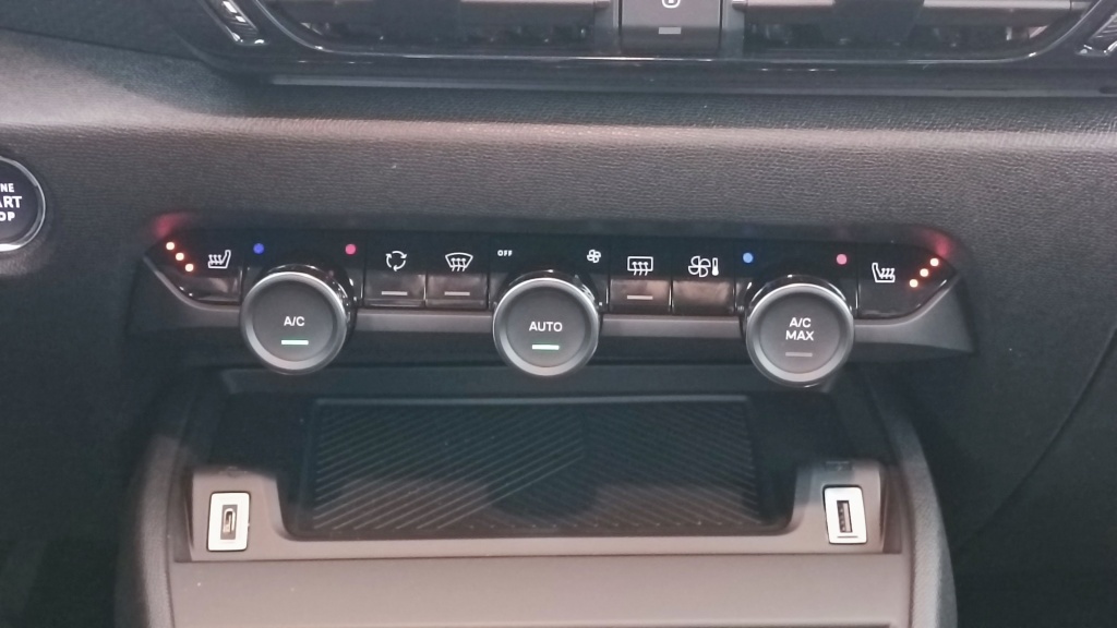 CITROEN C4 1.2 Hybride 145ch Max e-DCS6 - ref: 8-GLI00048242 - Photo 17